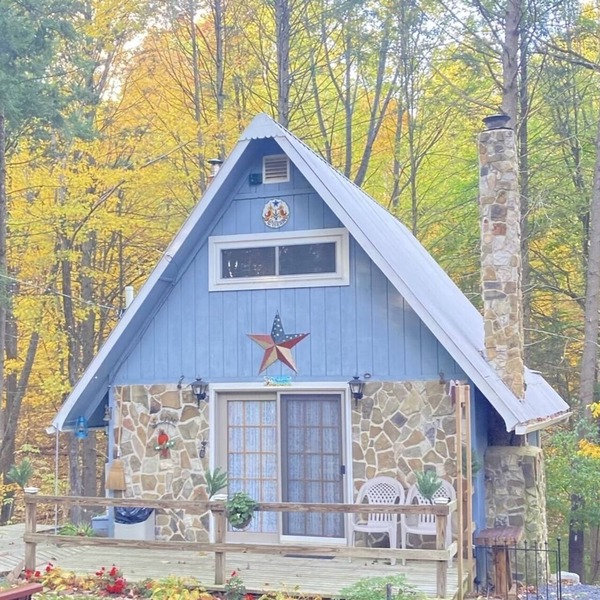 Charming Cottage in the Woods, 5 min to EBT Railroad or Relax & Bird Watch