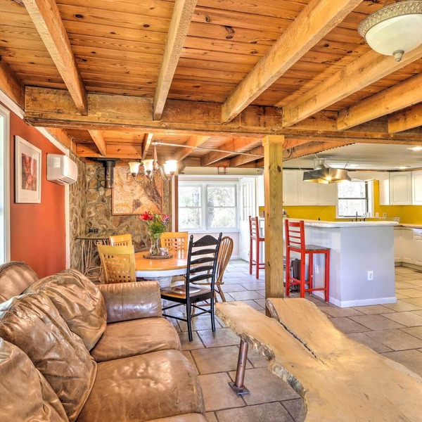 Charming Cottage w/Deck in Blue Ridge!