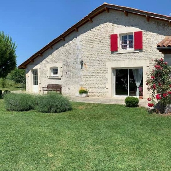 Charming cottage with pool, private garden and disability access