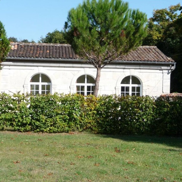 Charming Cottage with Private Gardens, Baby Gear, Near Cognac