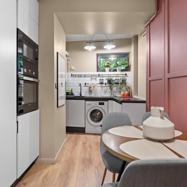 Charming & Cozy 2 BD apt, Ultracentral with WiFi, AC, across Chabad in Bucharest