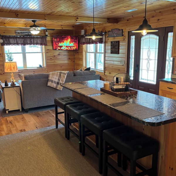 Charming Cozy Cabin with breathtaking views in the heart of Hocking Hills