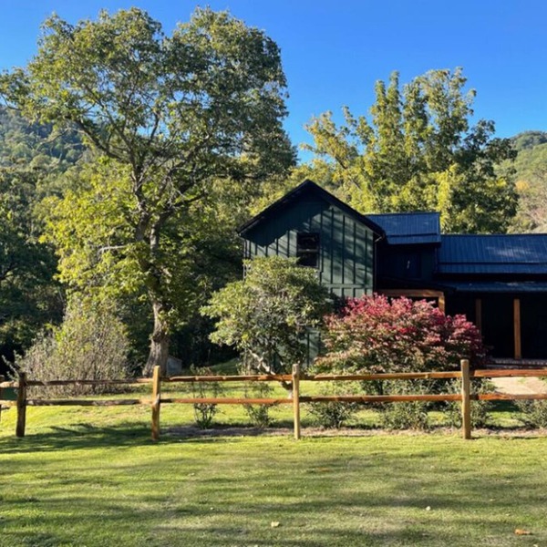 Charming cozy RIVERFRONT cottage on the Piney River. A little slice of heaven!