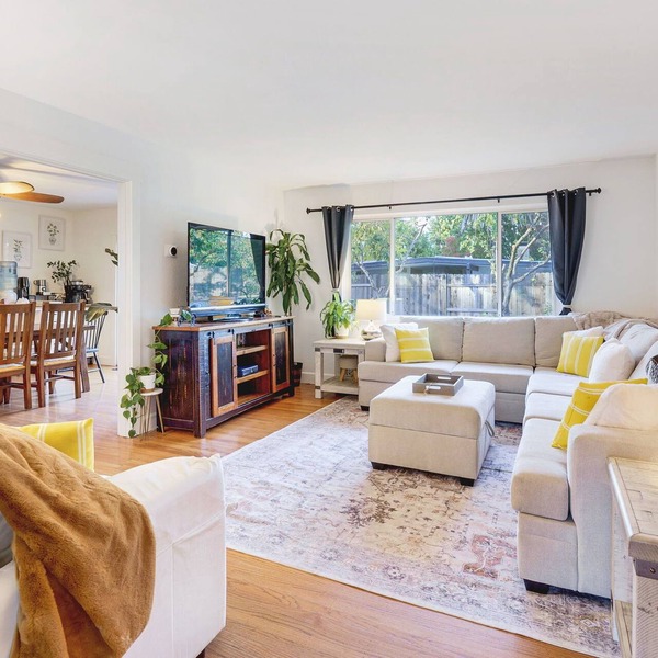 Charming Davis Retreat: Cozy & Central