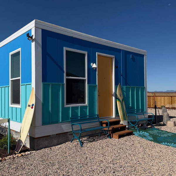 Charming Desert Beach House Tiny home, with AC, WiFi, game room/fitness room.