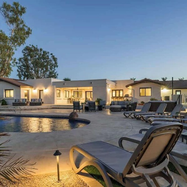 Charming Desert Retreat w/pickle-ball, gym,
