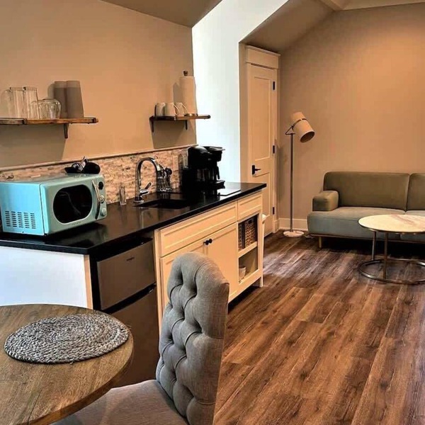 Charming Designer Studio in the Heart of Historic Old Town Bluffton