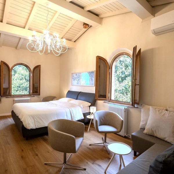Charming double bedroom in cottage in enchanting Monteaperti with WiFi, AC
