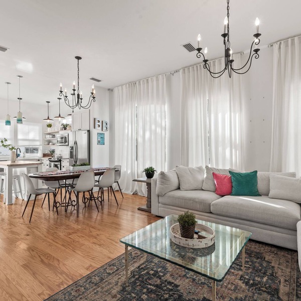 Charming Downtown Treasure - Enchanting home with hot tub & love tree