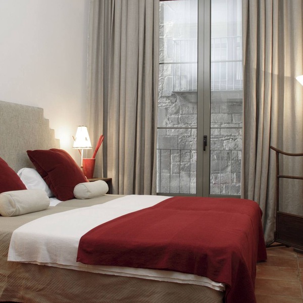 Charming duplex Artistic Heritage of the XVth Century Catalan Gothic Style.