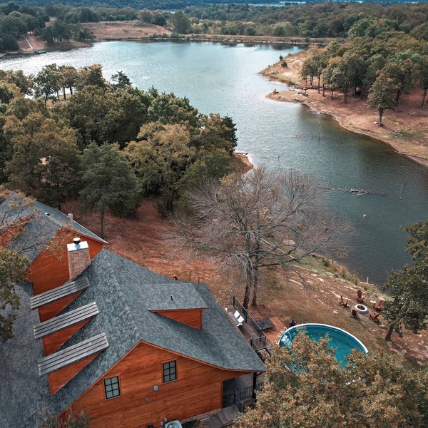 Charming EdgeWater Escape, private pool near Arbuckle Lake