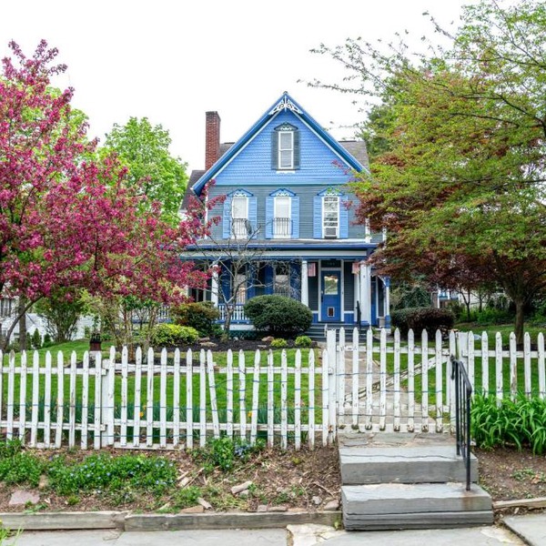 CHARMING EXECUTIVE VICTORIAN MANSION w/FREE PARKING - near Bucknell