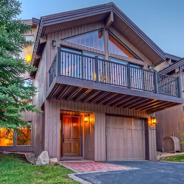 Charming family- friendly 4-bedroom villa with wi-fi and hot tub