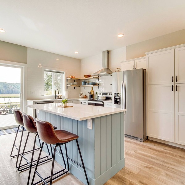 Charming Florence Home w/Fire Pit & River Views!