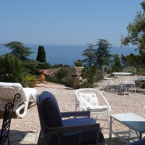 Charming 2 Room 75 m2 with Splendid sea view and Huge RDJ. Beach 300 m.