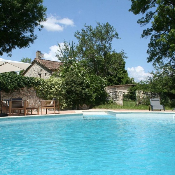 Charming Cottage with Pool in 7ha Property, Near Vineyards & Medieval Sites