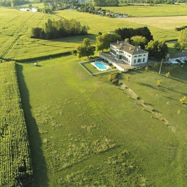 Charming Ancient property, 32 people, 14 bedrooms, 2 pools, billiards