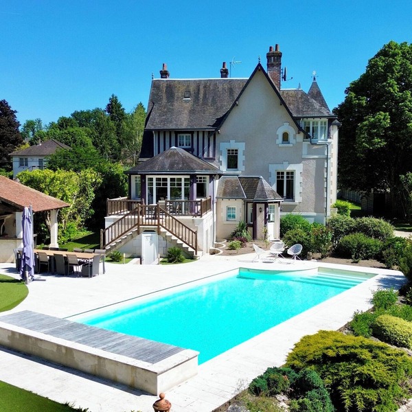 Charming gîte with swimming pool and jacuzzi in the heart of the Loire Valley