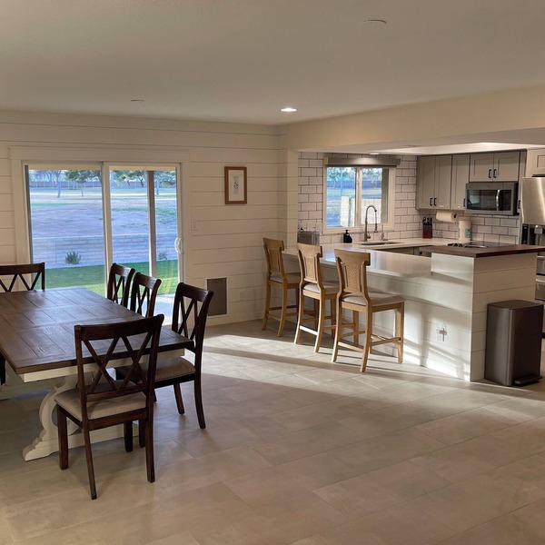 Charming golf course home in Tempe, everything you need for a relaxing stay