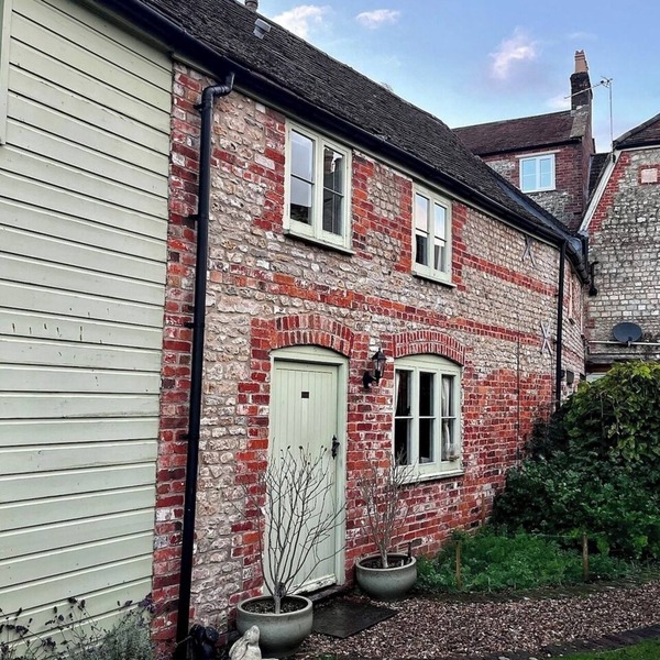 Charming Grade 2 Cottage w/Garden in Warminster