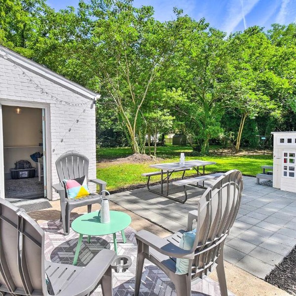 Charming Hampton Home w/Yard: 2 Mi to Beach!