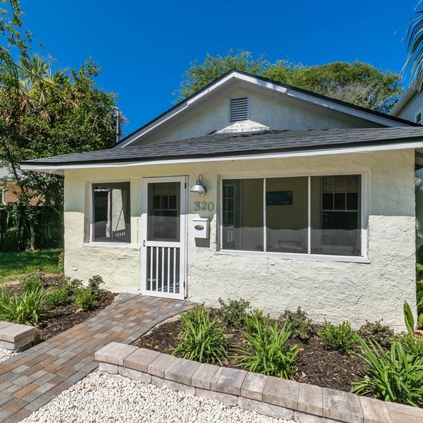 Charming Historic Renovated Beach Cottage - Walk/Bike to Heart of Jax Beach