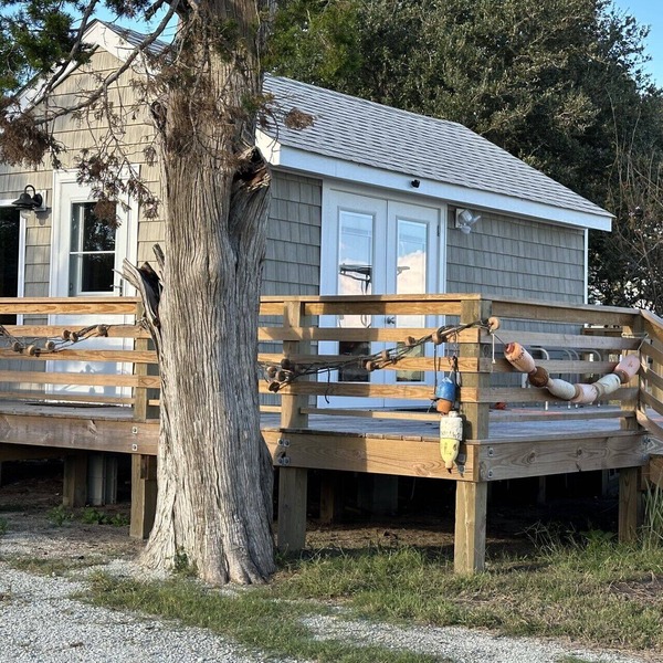 Charming Historic Cottage with Private Waterfront on Core Sound -Pet Friendly