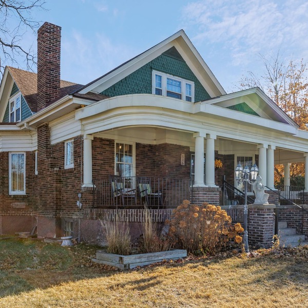 Charming Historic Home. Large 5 bed 2 bath- close to everything
