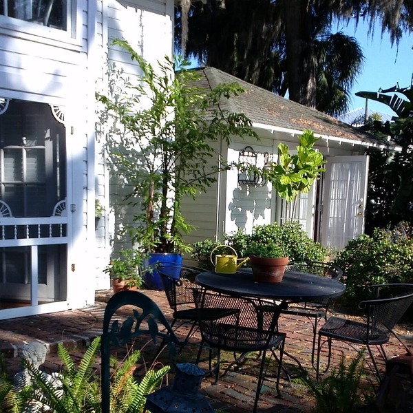 Charming, Historic Carriage House Old Florida setting on Tampa Bay