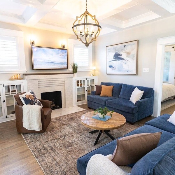 Charming home in the heart of South Tampa, two blocks from Bayshore with pool