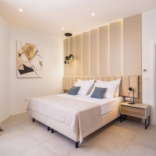 Charming hotel suite with balcony in Split city centre with WiFi, AC