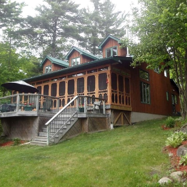 Charming Lakefront Cottage Rental with Blissful Views near Toronto, Ontario