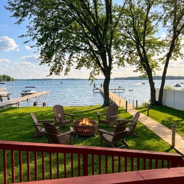 Charming Lakefront Cottage on Lake Minnetonka — Bring Your Boat.