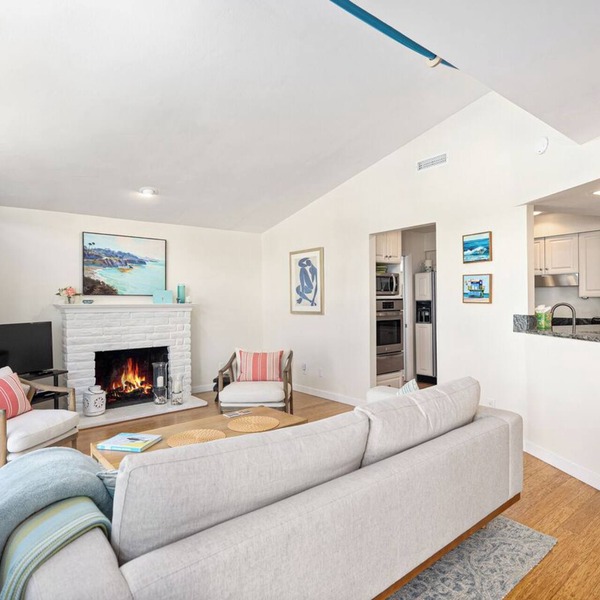Charming Lantern Village Cottage—Walk to Beach, Harbor, Dining & More