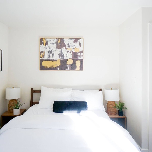 Charming light-filled cottage near airport and DT