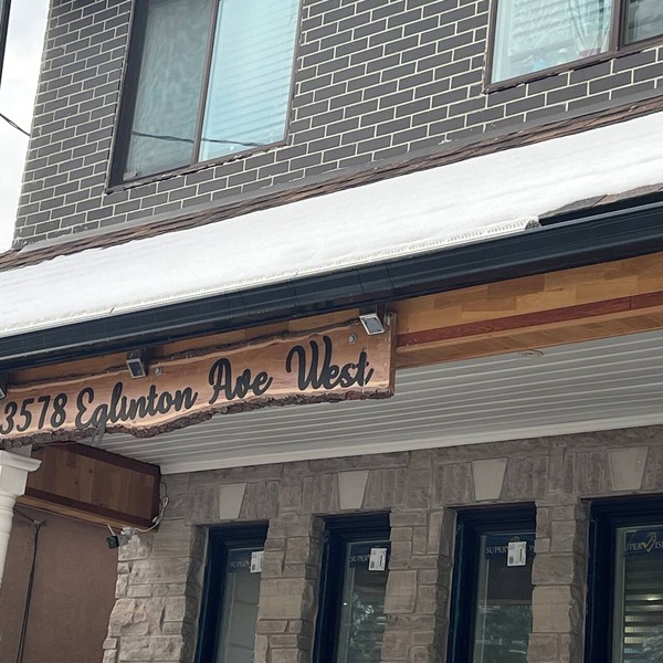 Charming lodge in beautiful Toronto with WiFi, AC, Female Only