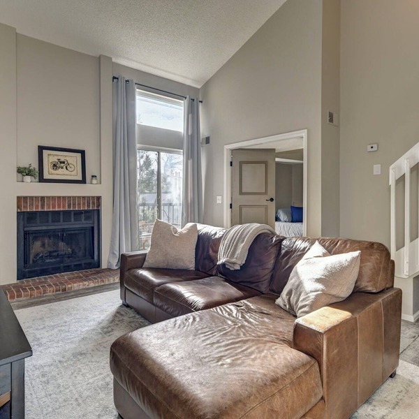 Charming Loft w/Fireplace – Minutes from Denver & Mountain Adventures