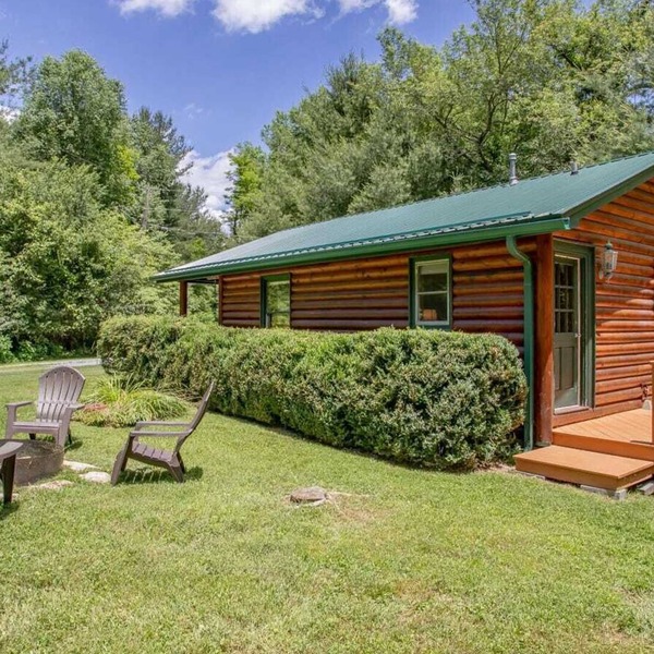 Charming Log Cabin Near Watauga River