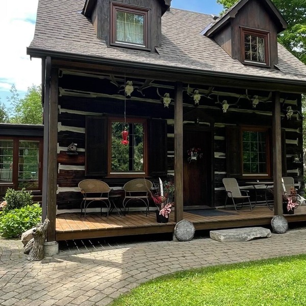 Charming Log Home - 25 private acres in Caledon