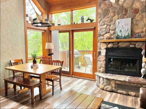 Charming Lutsen Mountain Townhome with Pool Access
