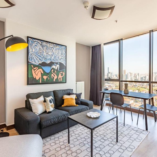 Charming Modern Flat with Captivating City View in Atasehir