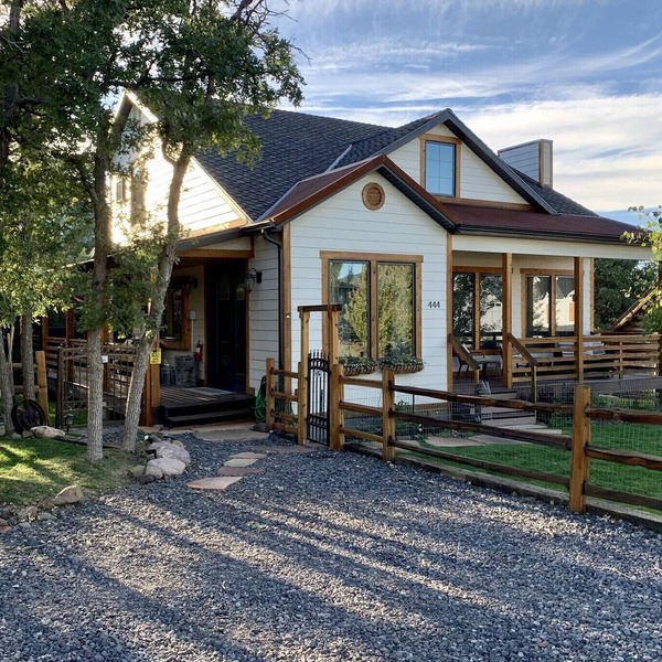 Charming Mountain Cottage.