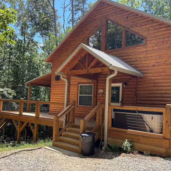 Charming Mountain Getaway with Hot Tub, Game Room -15min drive to casino!