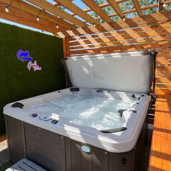 Charming Mpls Escape - Sleeps 14