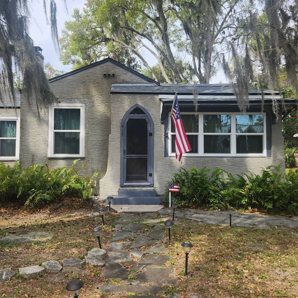 Charming Mt Dora 2 Bedroom Home - 1 mile from Historic Downtown!