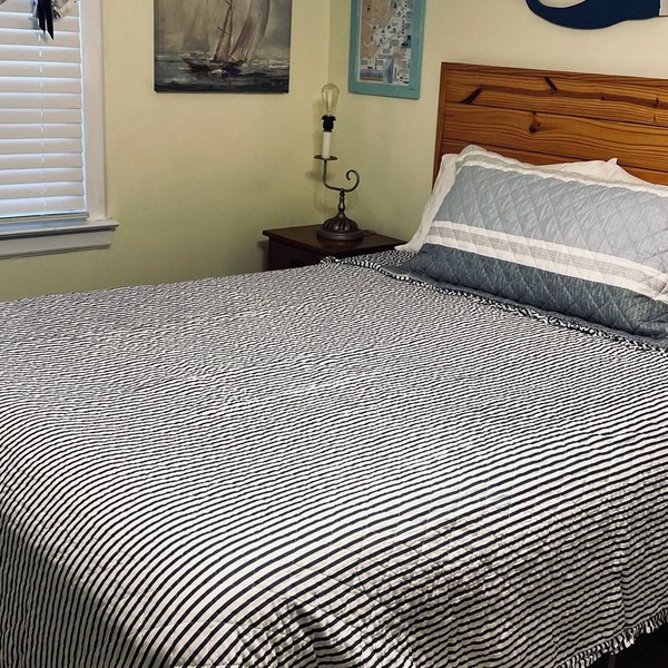 Charming, nautical themed 1-bedroom upstairs apartment in Washington ,NC