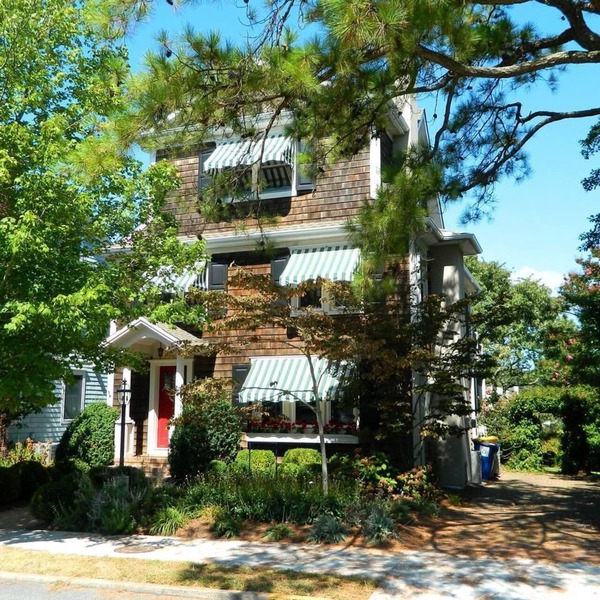 Charming Ocean Block Cottage with Lake Views, Steps to Beach & Boardwalk!