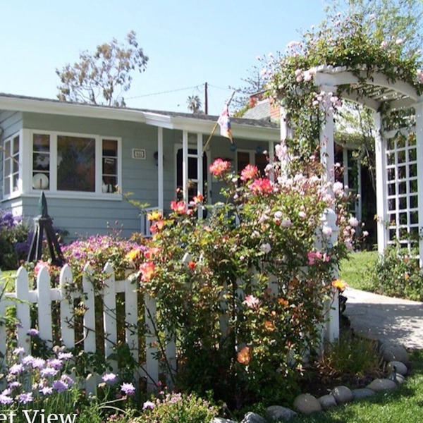 Charming ocean view cottage in desired North Laguna. Short walk to beach & town.