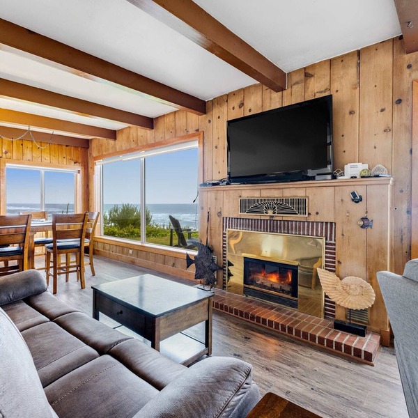 Charming Oceanfront House with Gorgeous Water Views and Beach Access