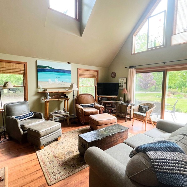 Charming Omena house. Close to beach, Suttons Bay, Northport. A/C. Pet okay.